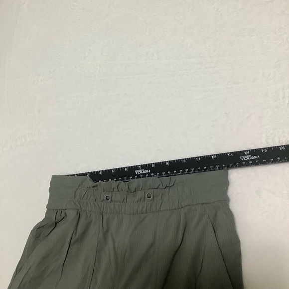 Lululemon Beyond the Studio Crop Sz 4 Grey Sage - Picture 7 of 13